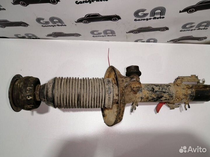 Амортизатор передний левый Volkswagen Golf 4 2001