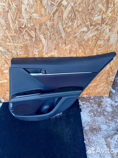 Обшивка задней правой двери toyota camry V75 V70