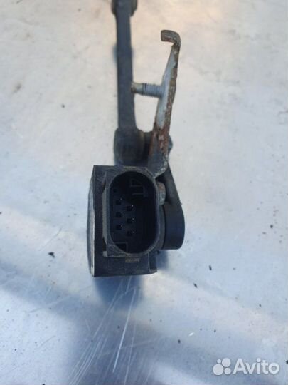 Датчик положения кузова задний Volvo V60 универсал