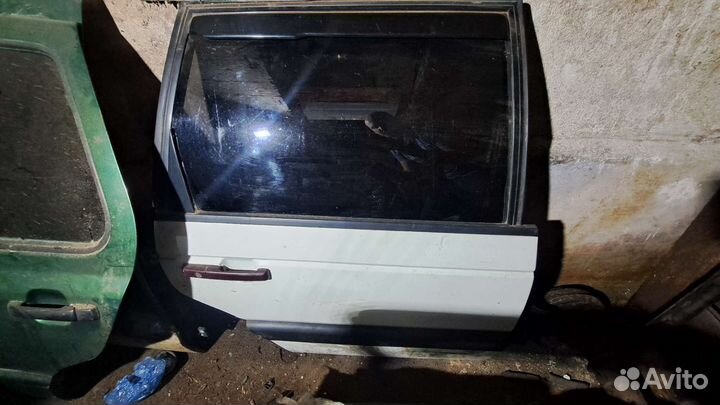 Дверь задняя правая passat b3
