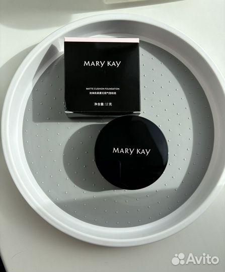 Тональная основа-кушон Mary Kay