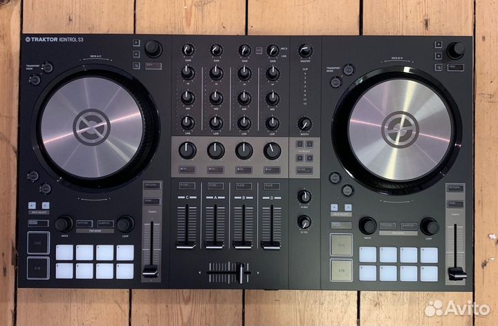 Native Instruments Traktor Kontrol S3 (Код A523)