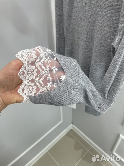 Водолазка- лонгслив, с кружевом. Новая