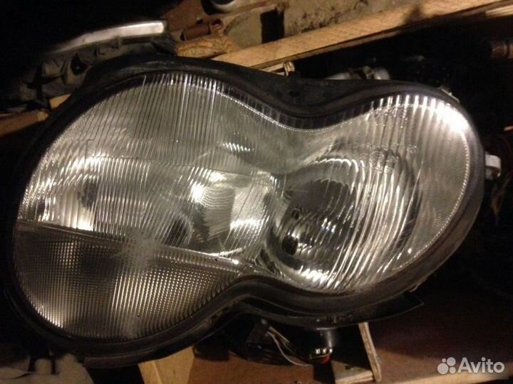 Фара левая Mercedes-Benz C-Class W203