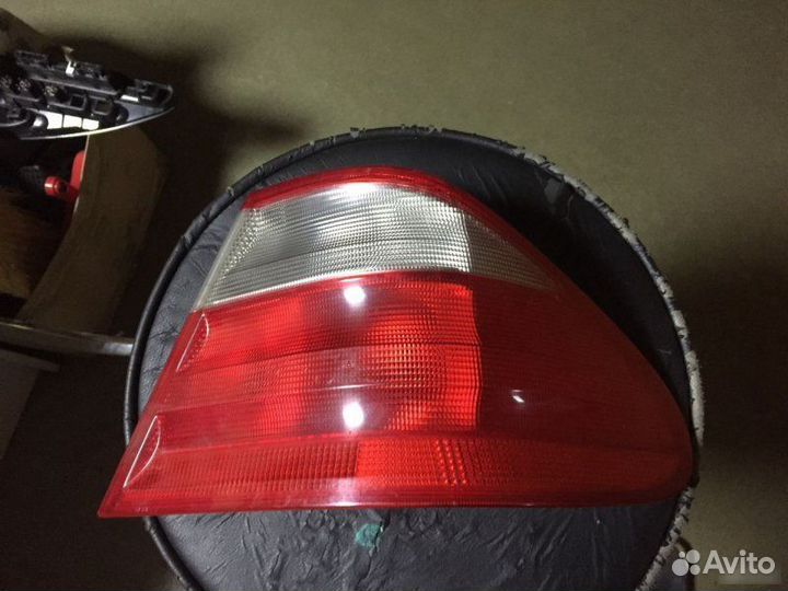 Фонарь наружный задний правый Mercedes-Benz