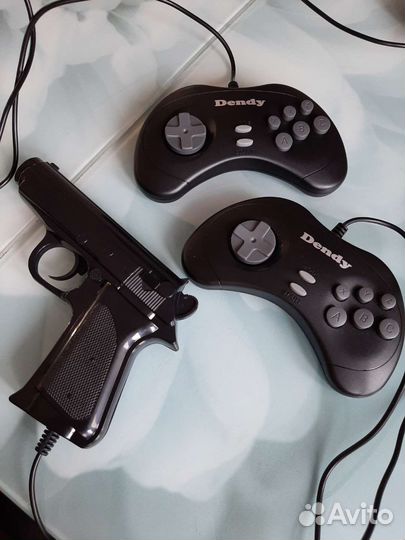 Игровая приставка Dendy из 90-х