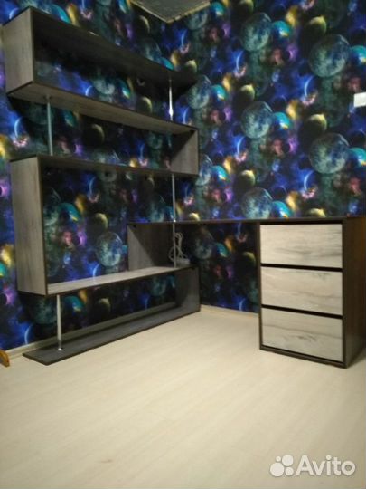 Стол с полками