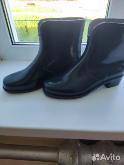 Резиновые сапоги