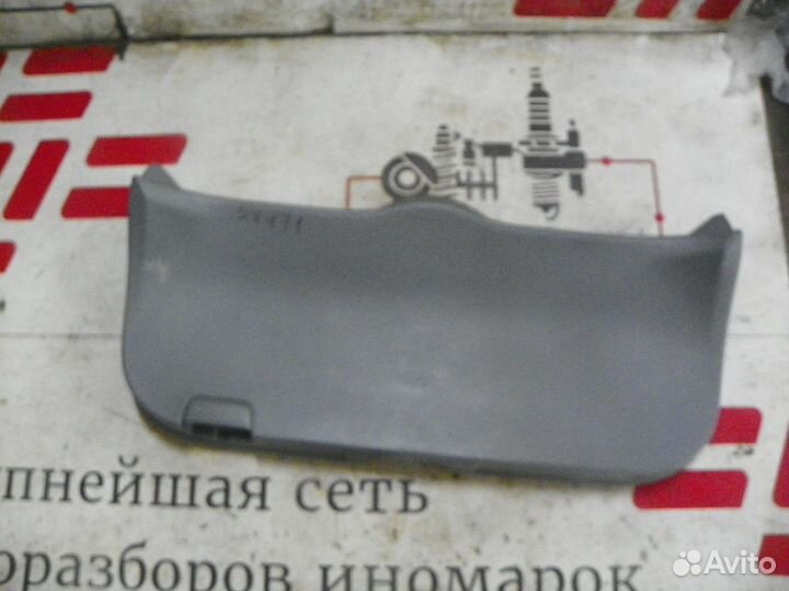 Обшивка двери багажника Suzuki SX4