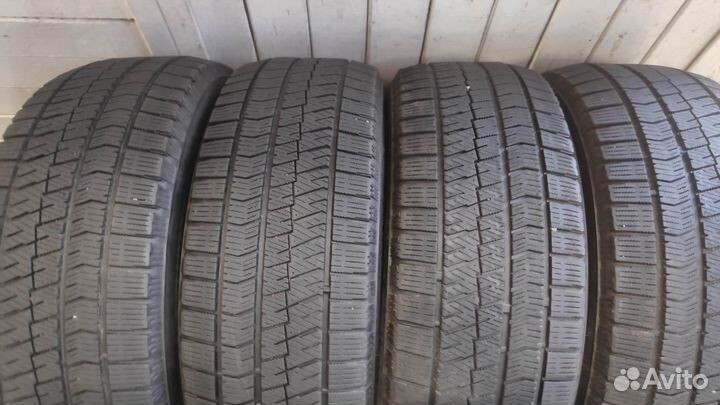 Bridgestone Blizzak VRX2 215/55 R17 94Q