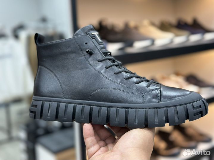 Кроссовки зимние высокие