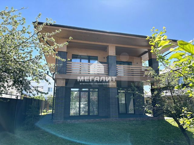 Коттедж 178,3 м² на участке 5 сот.