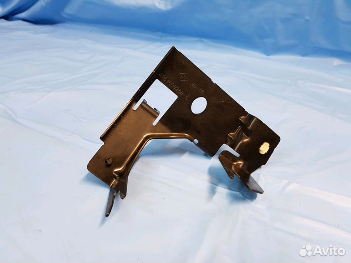 Крепеж блока абс Рено Логан Сандеро Ларгус Дустер