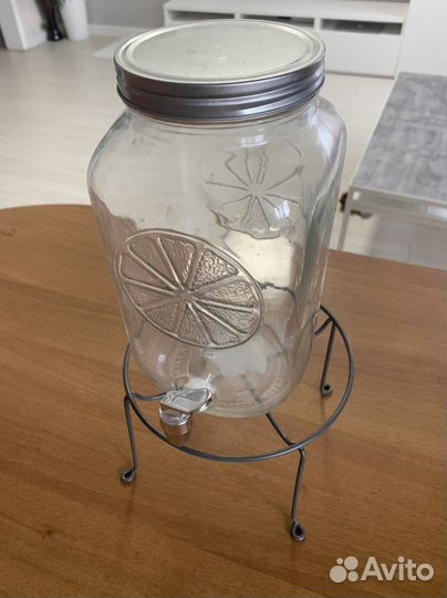 Стеклянная банка с краном