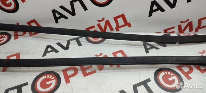 Молдинг лобового стекла Mitsubishi Airtrek CU5W