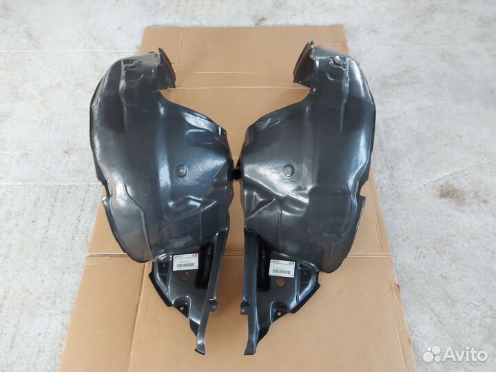 Подкрылок передний Subaru Forester SH комплект