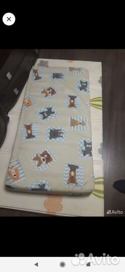 Детская кроватка с маятником