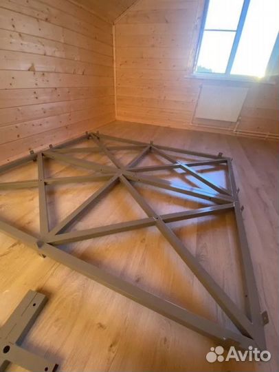 Парящие кровати в ассортименте