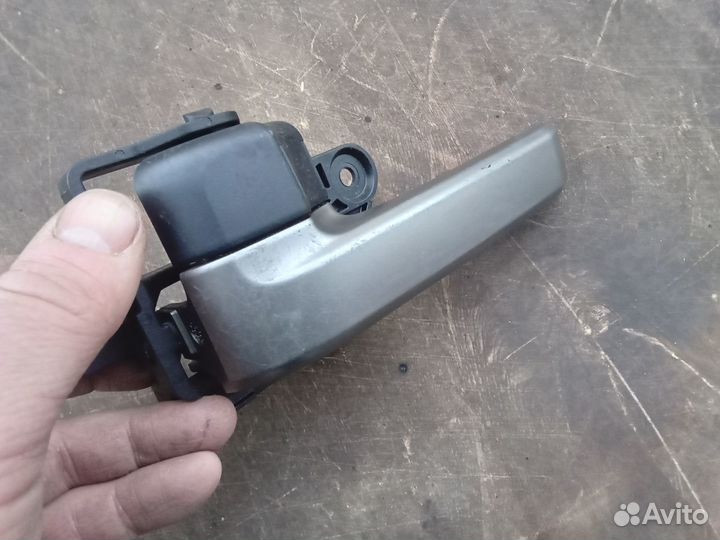 Ручка внутренняя левая Toyota Land Cruiser 200