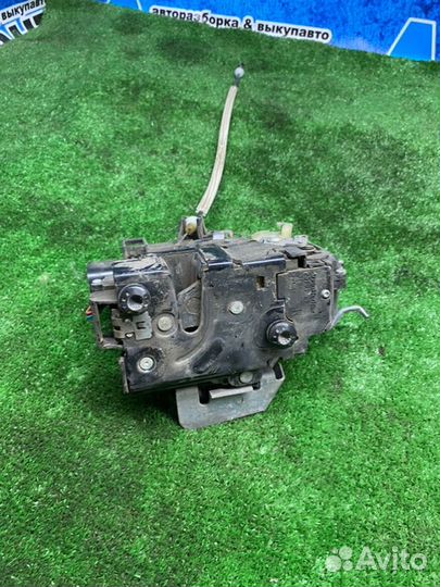 Замок боковой двери передний правый Audi A6 C5 2.4