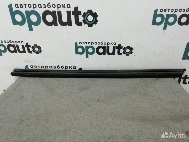 Уплотнитель стекла передней левой двери внутренний