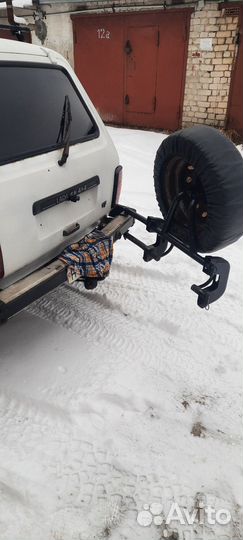 Кронштейн для запасного колеса на ниву