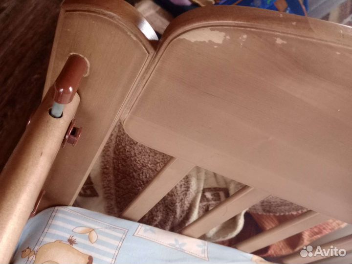 Детская кроватка с продольным маятником и ящиком