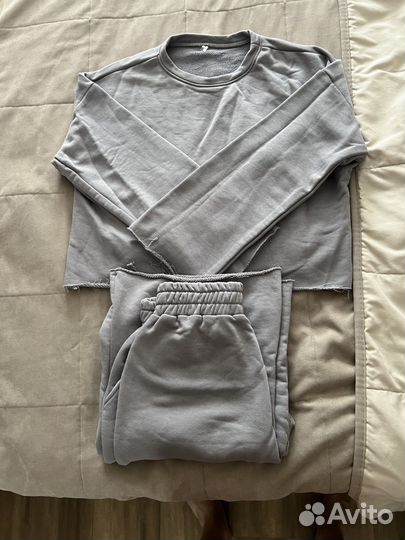 Костюмы женские 46 р-р