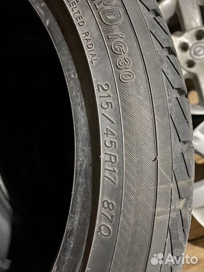 Yokohama Ice Guard IG30 215/45 R17