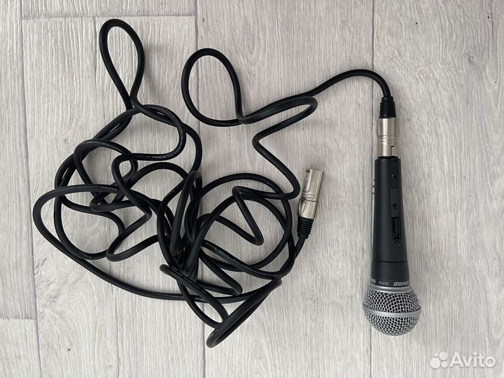 Микрофон проводной Shure SM58S с кабелем и стойкой