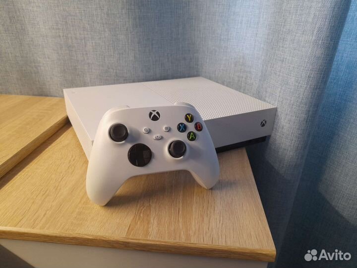 Игровая приставка xbox ONE S 1тб + геймпад