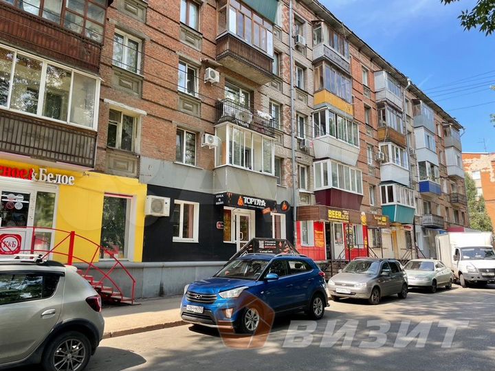 Помещение рядом с Магнитом и остановкой