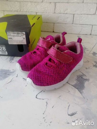 Кроссовки 28