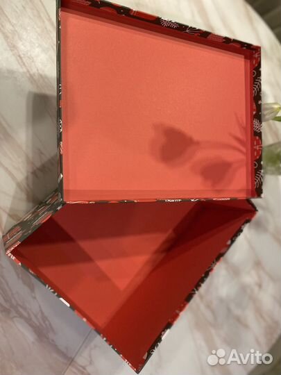 Подарочная коробка