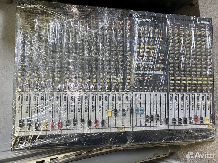 Микшерный пульт Allen Heath