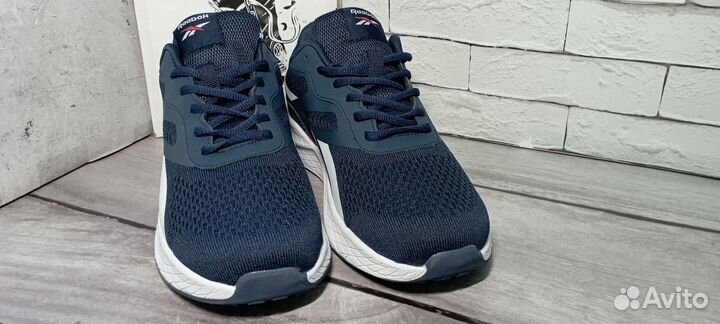 Кроссовки Reebok беговые и для зала