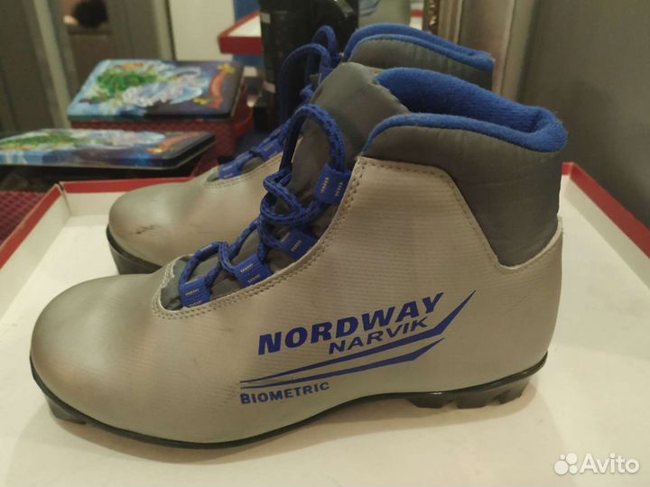 Лыжи и лыжные ботинки