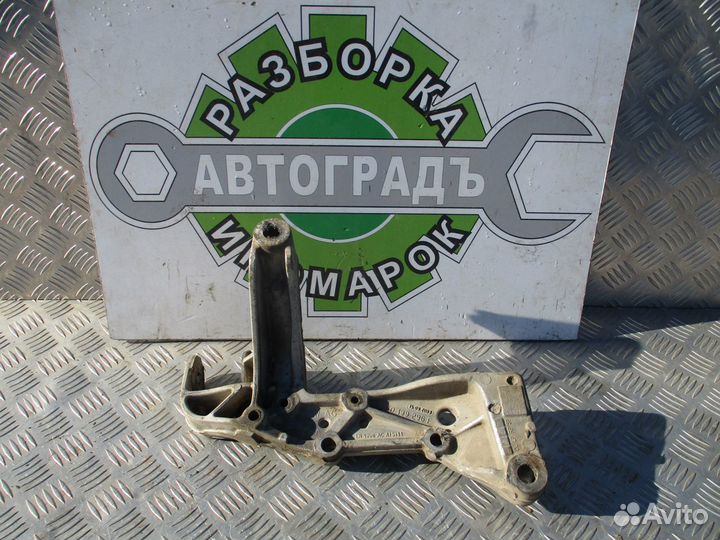 Кронштейн переднего рычага Volkswagen Caddy 3 2007