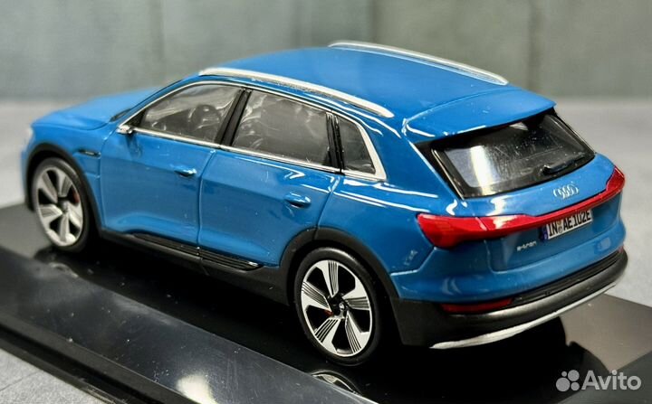 Модель Audi E-tron Antigua Blue Spark 1:43