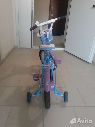 Детский велосипед с боковыми колесами