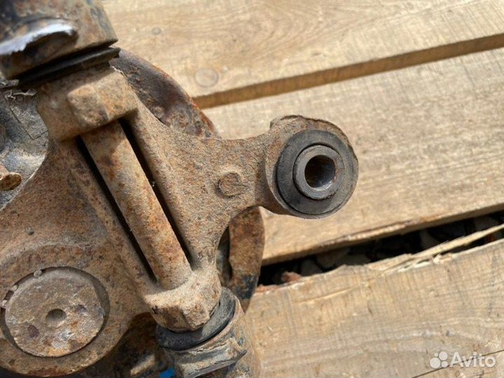 Кулак поворотный задний правый Nissan Sunny N14