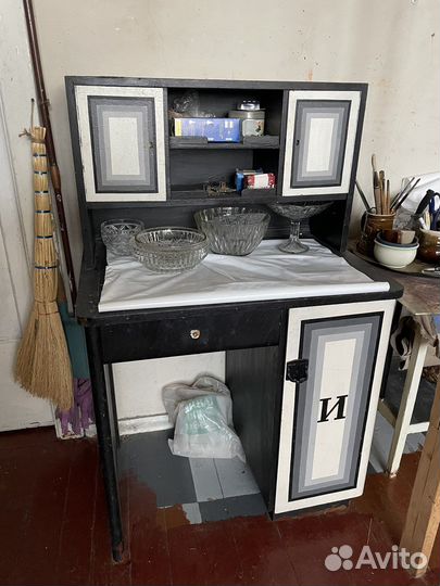 Столик (шкаф-буфет)