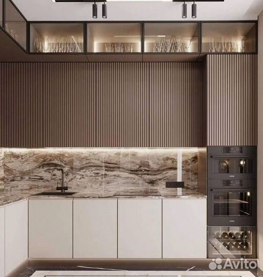 Кухня встроенная светлая