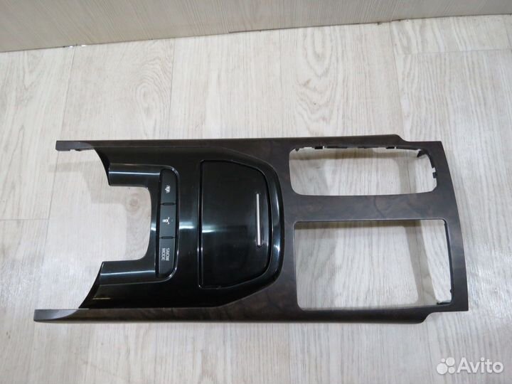 Накладка центральной консоли Kia Quoris