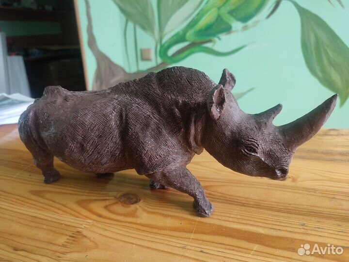 Статуэтка носорог