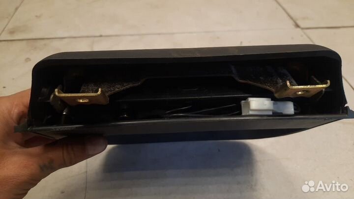 Фонарь задний стоп сигнал Mitsubishi Carisma