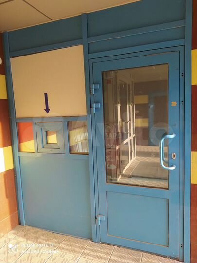 Цветы, ключи, фото у входа в Пятёрочку, 12 м²