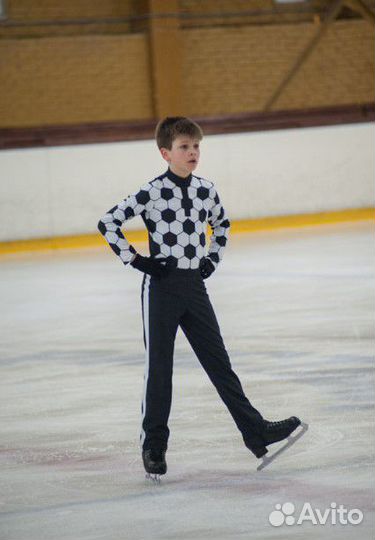 Костюм для выступлений для фигурного катания