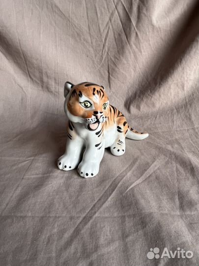 Фарфоровая статуэтка Тигр