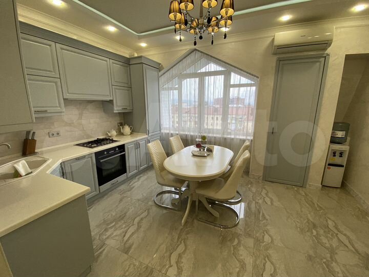 4-к. квартира, 210 м², 6/6 эт.